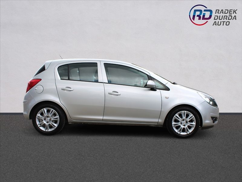 Opel Corsa 1,4 i  KLIMATIZACE, TEMPOMAT - fotka 4 z 24