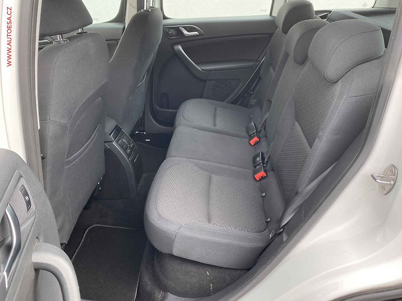 Škoda Yeti (2014) 1.6 TDi, Elegance, DSG - fotka 10 z 17