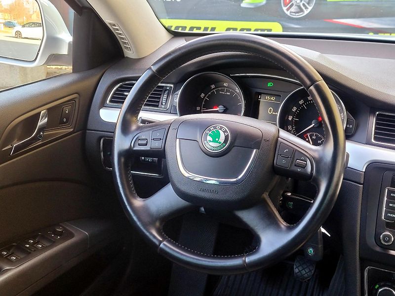 Škoda Superb TSi 1.maj, NOVÉ ROZVODY    - fotka 29 z 46