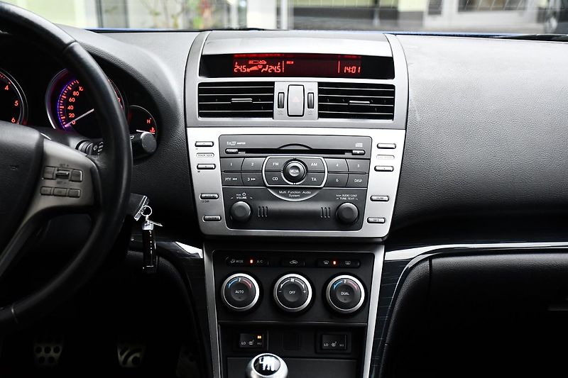 Mazda 6 2.0D 103kW AUT. A/C VYHŘ.SEDAČ - fotka 7 z 35