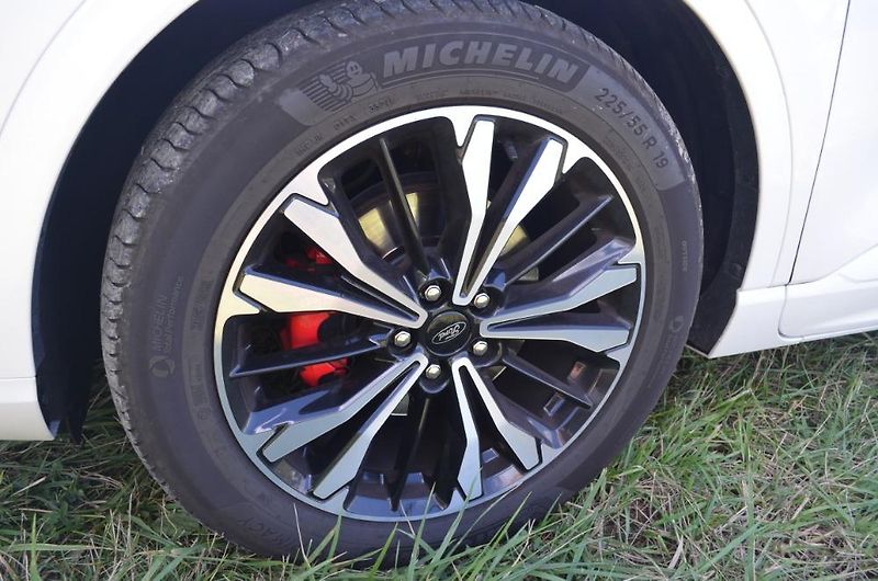 Ford Kuga (2020) ST Line X - fotka 32 z 42