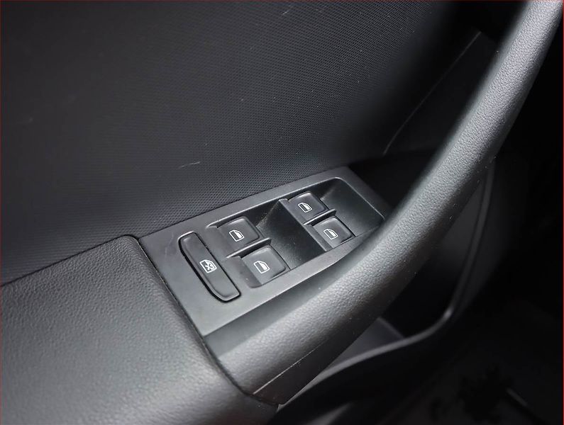 Škoda Rapid (2015) Spaceback 1.6 TDI, Automat - fotka 17 z 18