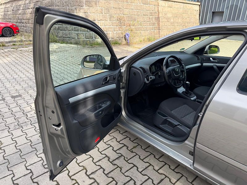 Škoda Octavia 1,2 TSI Elegance/77 kW/1.maj - fotka 7 z 26
