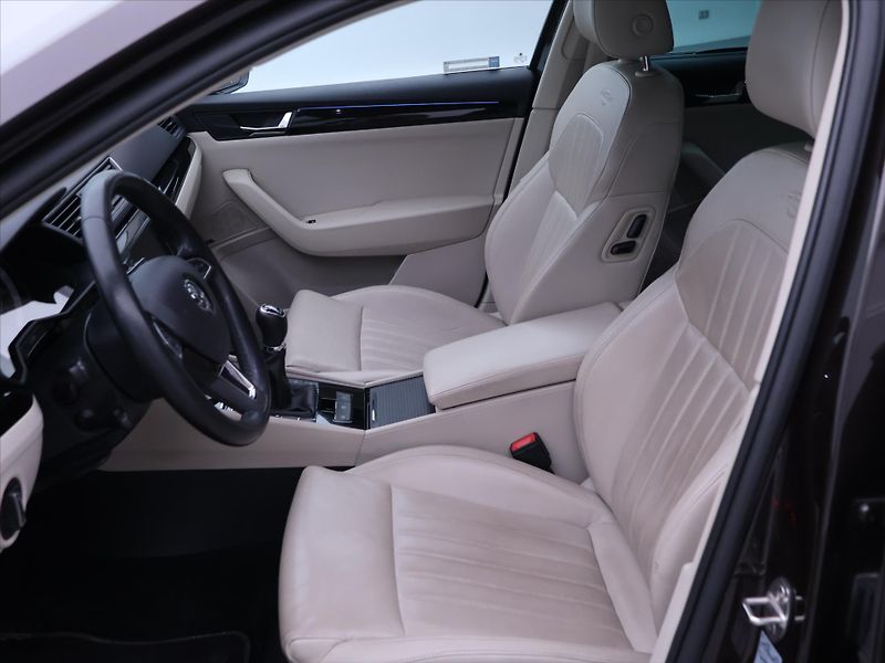 Škoda Superb 2,0 TDI 110kW L&K CZ Xenon - fotka 11 z 33