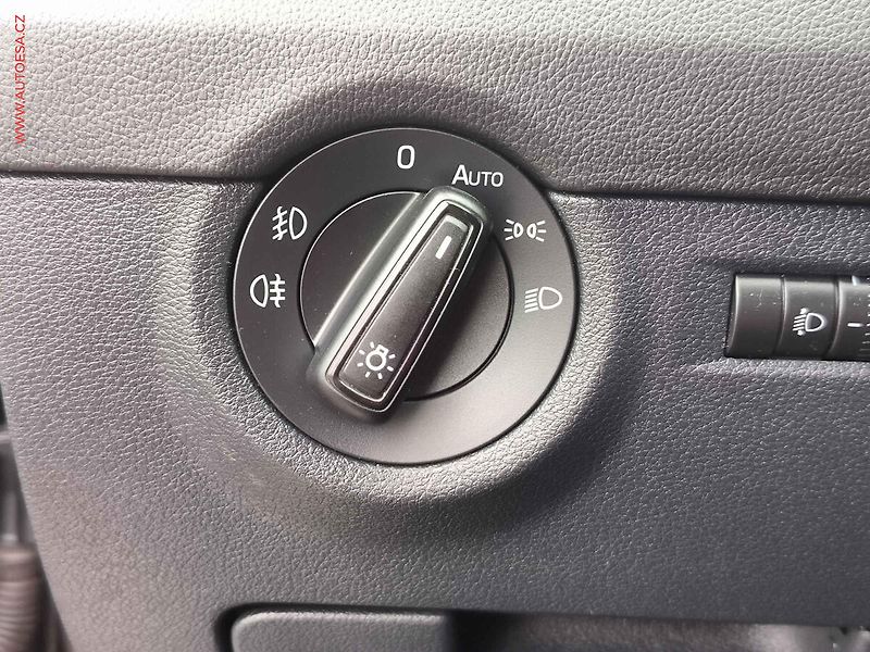 Škoda Octavia (2013) 1.6 TDi, DSG, park.čidla - fotka 19 z 23