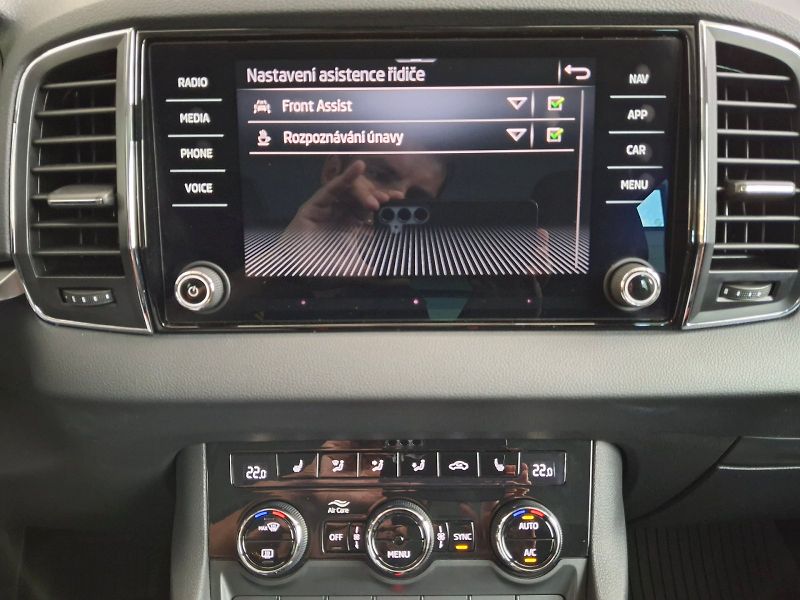 Škoda Karoq (2023) Ambition DSG 1,5TSi 110kW - fotka 26 z 32