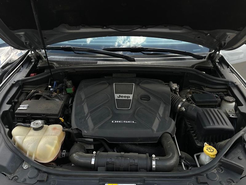 Jeep Grand Cherokee Overland, 1. maj. TZ,PANO,DPH - fotka 23 z 25