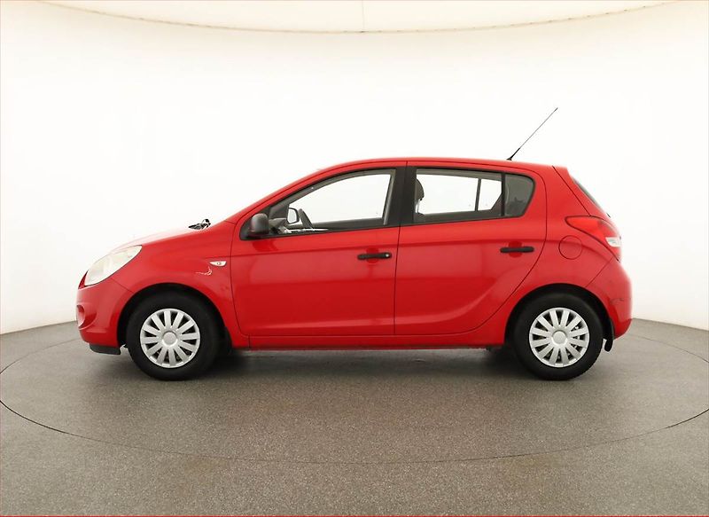 Hyundai i20 (2010) 1.2, zamluveno - fotka 3 z 15