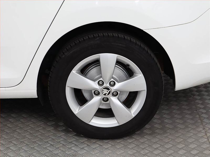 Škoda Rapid (2014) 1.2 TSI, Tempomat - fotka 12 z 15