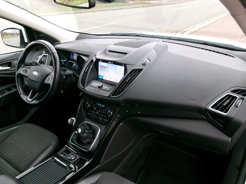 Ford Kuga (2019) 2,0TDCi TITANIUM Plus AWD ČR - fotka 37 z 39