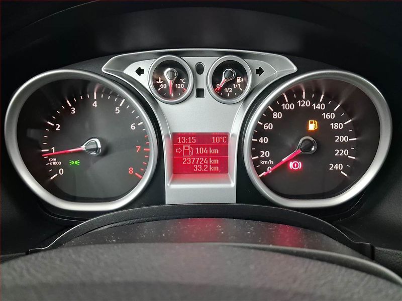 Ford Focus (2010) 1.6 16V, ČR,1.maj, po STK - fotka 11 z 20