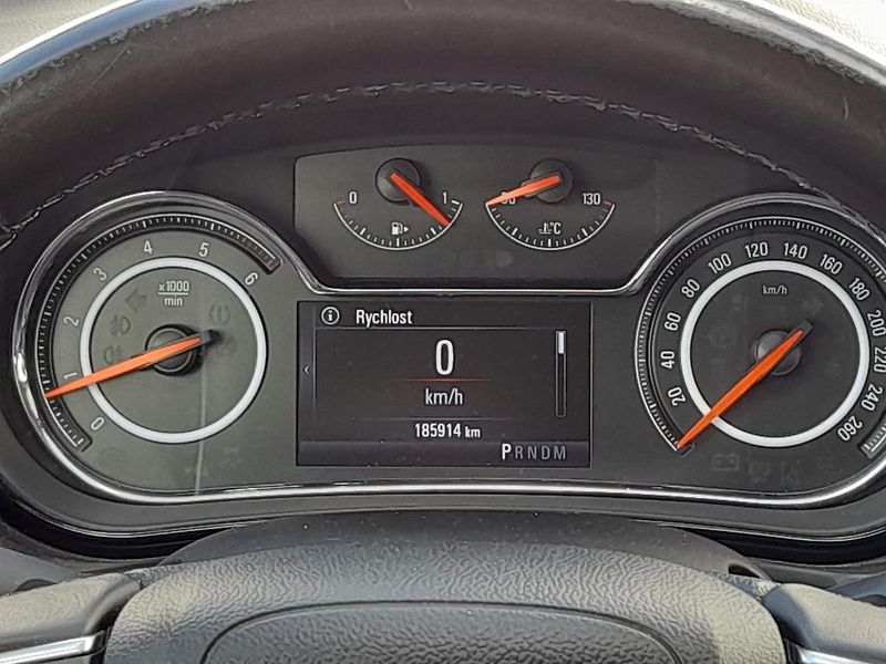 Opel Insignia SPORTS TOURER SW             1 - fotka 13 z 20