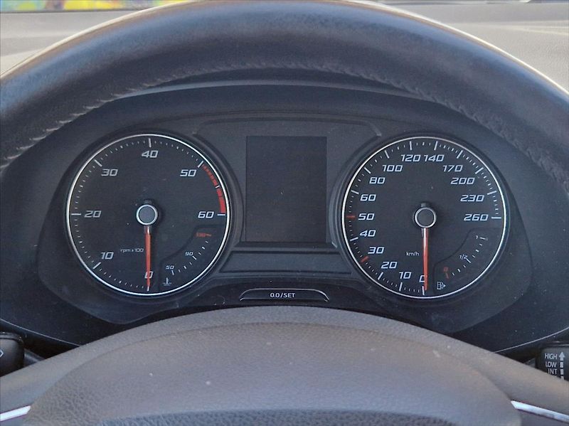 Seat Leon 1,6 TDI Navigace, ServiskaTop! - fotka 19 z 20
