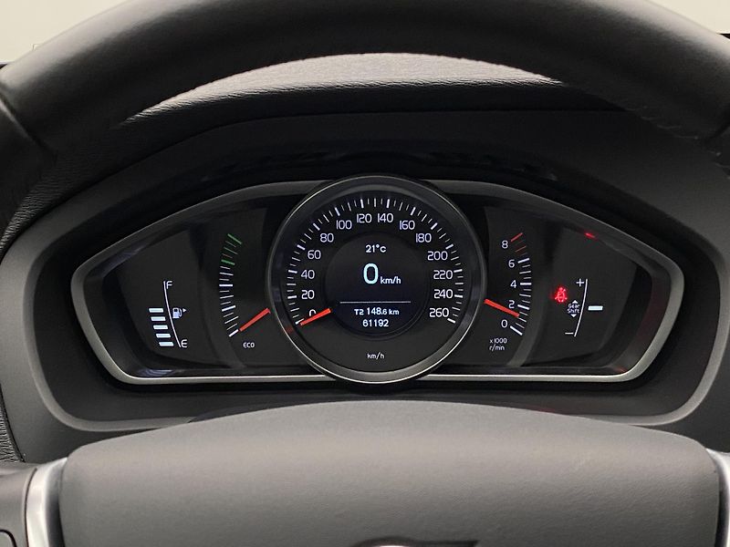 Volvo V40 T2 MOMENTUM  - fotka 25 z 39