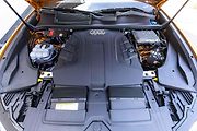 Momentálně se auto dodává s jediným typem motoru - třílitrovým TDI