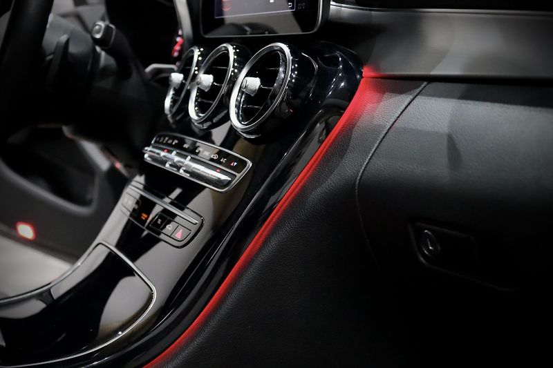 Mercedes-Benz Třídy C 180 T 115 kW 9G-Tronic - fotka 32 z 41