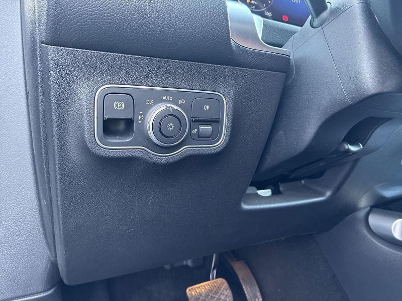 Mercedes-Benz GLB 200 d 4MATIC - fotka 12 z 18