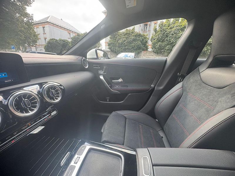 Mercedes-Benz CLA 200 d Shooting Brake AKCE - fotka 16 z 24