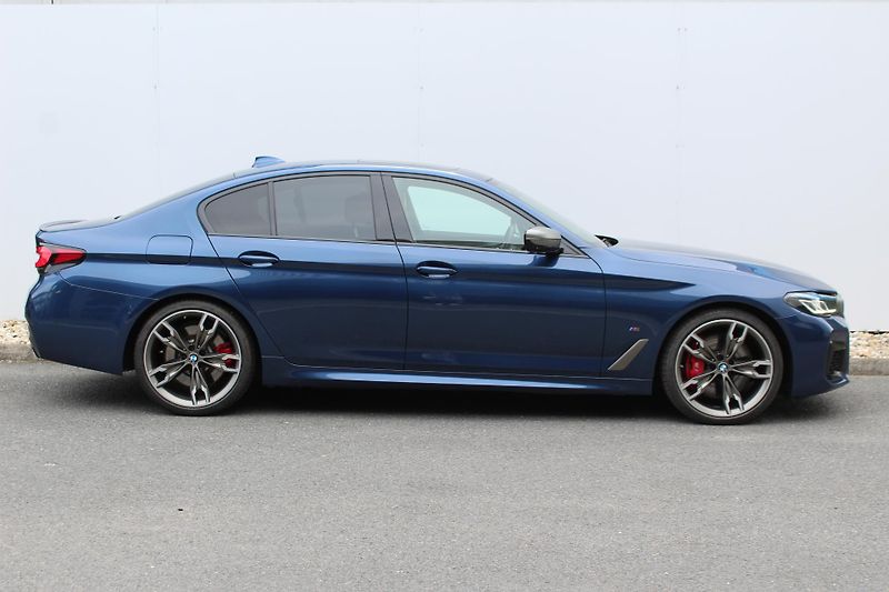 BMW Řada 5 M550i xDrive Sedan - fotka 3 z 28