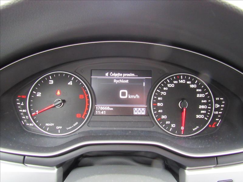 Audi A4 2,0 TDI 110kW Sedan - fotka 14 z 34