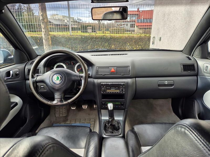 Škoda Octavia 1,8 Turbo RS 163T/Km !! - fotka 20 z 26