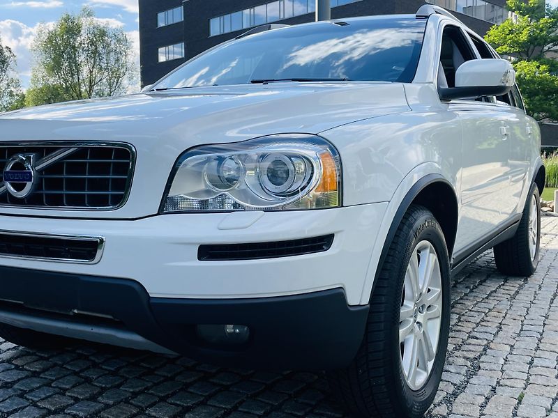 Volvo XC90 2.4D5 4x4 AUT VÝHŘEV SENZORY - fotka 43 z 44