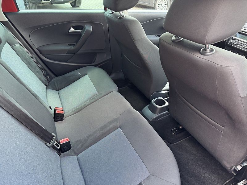 Volkswagen Polo (2011) 1.4i Style Klima Panorama - fotka 19 z 48