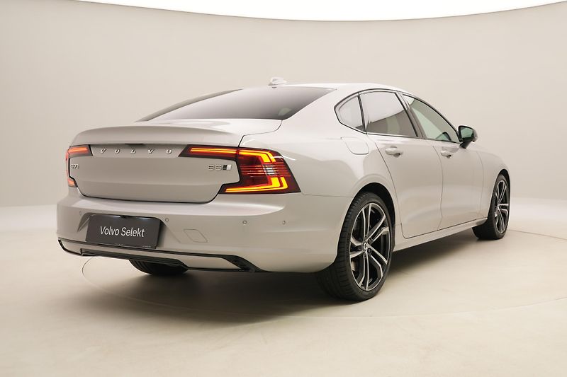 Volvo S90 B5 AWD BLACK ULTIMATE AUT CZ - fotka 13 z 62