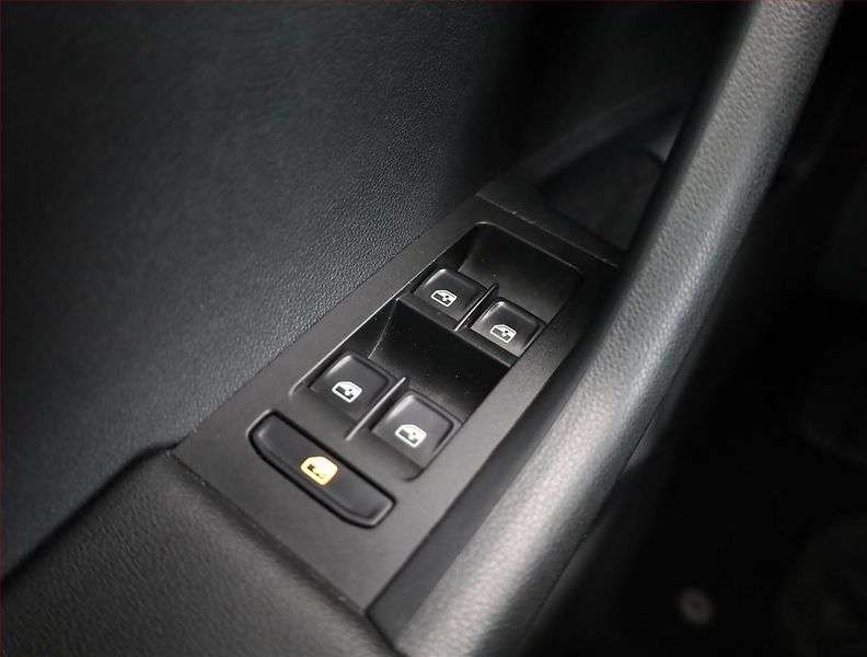 Škoda Octavia (2018) Style 1.4 TSI, ČR,1.maj - fotka 17 z 20