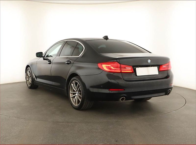 BMW Řada 5 (2020) 520d, Automat, Serv.kniha - fotka 4 z 19