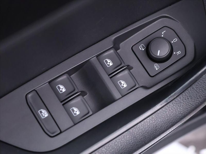 Škoda Karoq 2,0 TDI DSG Sportline 4x4 DPH - fotka 16 z 37