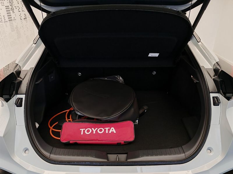 Toyota C-HR 2.0 PHEV 4x2 GR SPORT - fotka 15 z 49