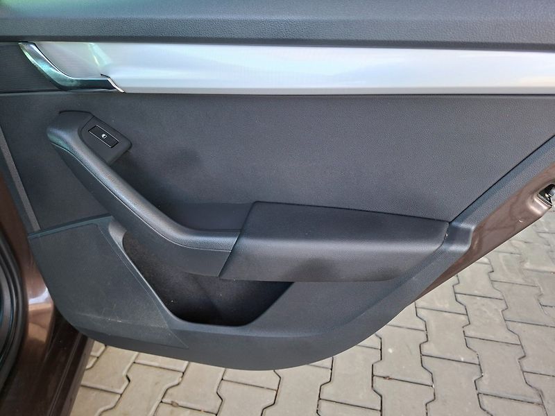 Škoda Octavia (2014) 1.4TSI 103kW 6MAN -1.MAJITEL - fotka 29 z 40