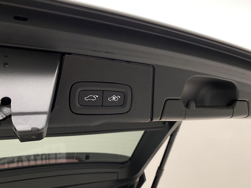Volvo XC60 T6 AWD RECHARGE DARK PLUS CZ - fotka 32 z 62