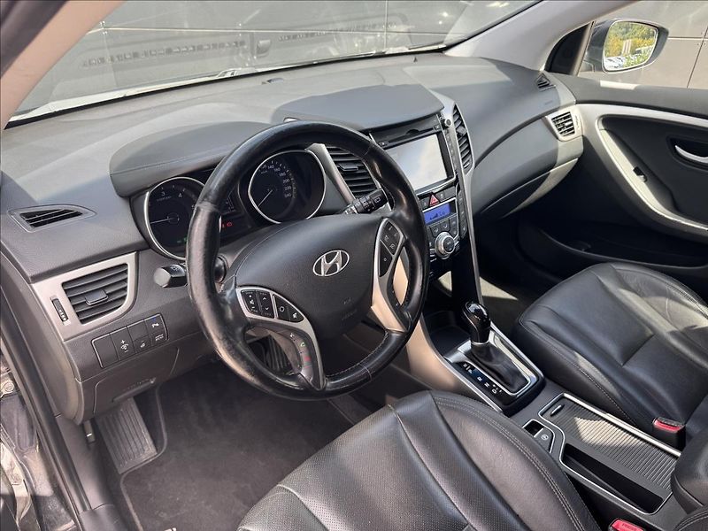Hyundai i30 1,6 CRDI Premium AT ČR - fotka 9 z 28