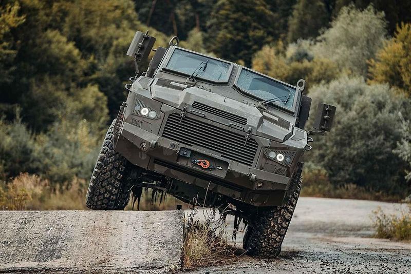 Obrněný kolový transportér STVM4 Golem.