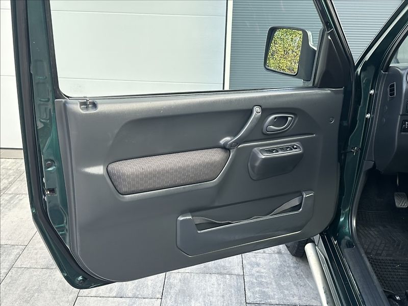 Suzuki Jimny 1,3 86PS  Club Ranger 4x4 - fotka 13 z 46