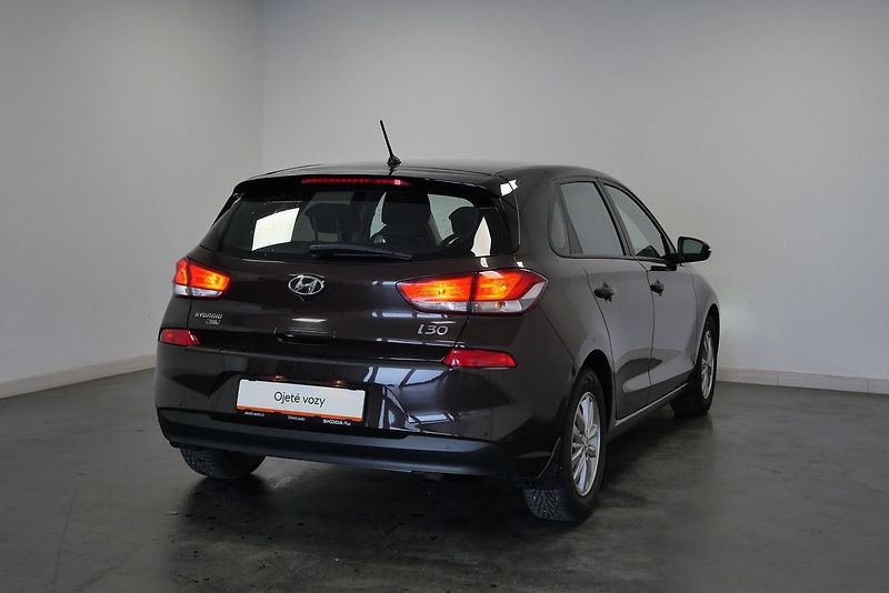 Hyundai i30 - fotka 2 z 22