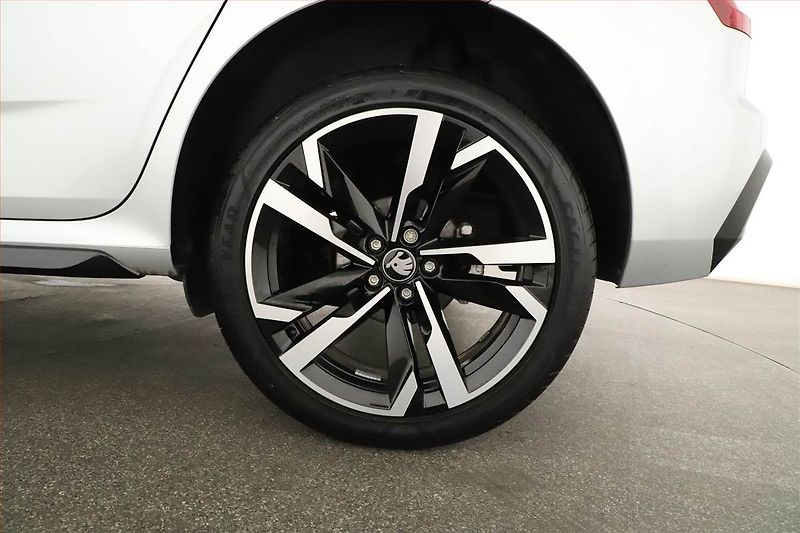 Škoda Kamiq (2025) 1.5 TSI, MONTE CARLO, AUTOMAT - fotka 20 z 20