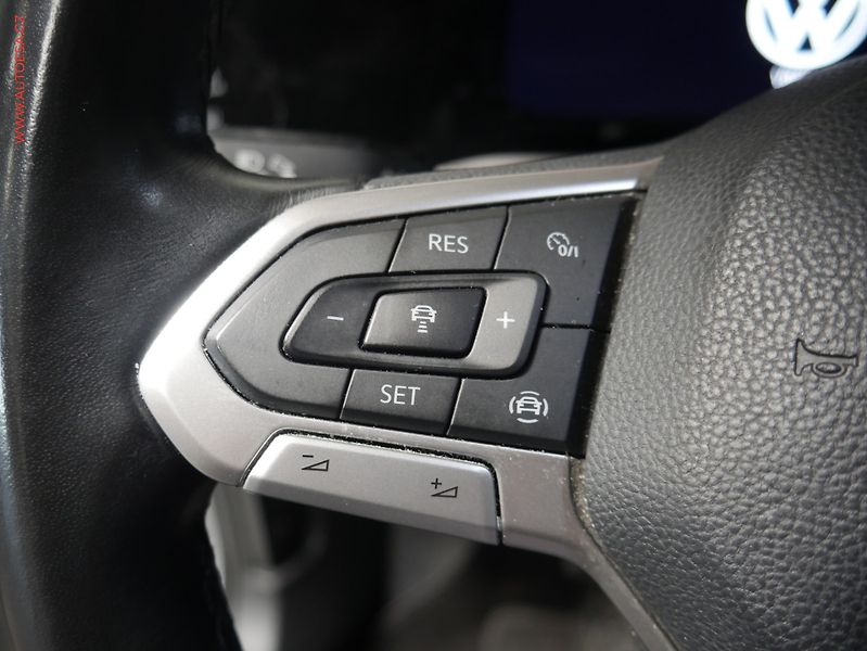 Volkswagen Golf (2021) 1.5 TSi, 2.maj,ČR, LED, park - fotka 15 z 20