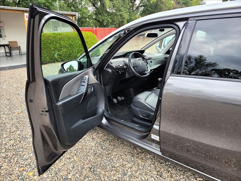 Citroën Grand C4 SpaceTourer 1,5 hdi,7 MÍST,KŮŽE,VÝHŘEV,NAV - fotka 7 z 50