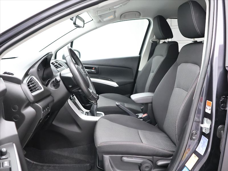 Suzuki SX4 1.6 VVT 88KW 4X4 CZ - fotka 9 z 33