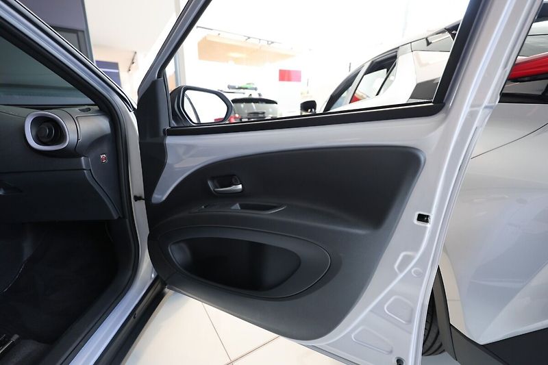 Toyota Aygo Hybrid 1.5 Style Smart e-CVT - - fotka 6 z 18