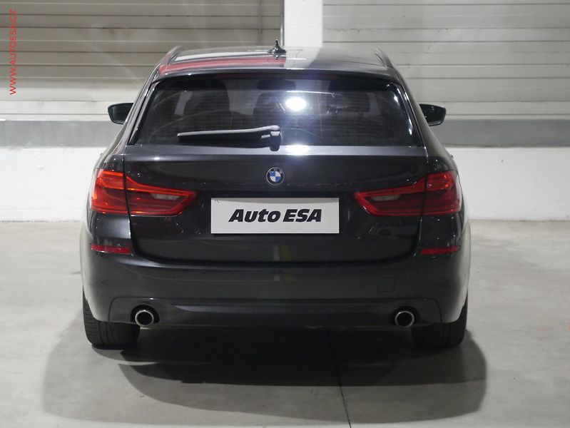 BMW Řada 5 (2017) 2.0d 520xd, AT, LED, panor - fotka 5 z 24