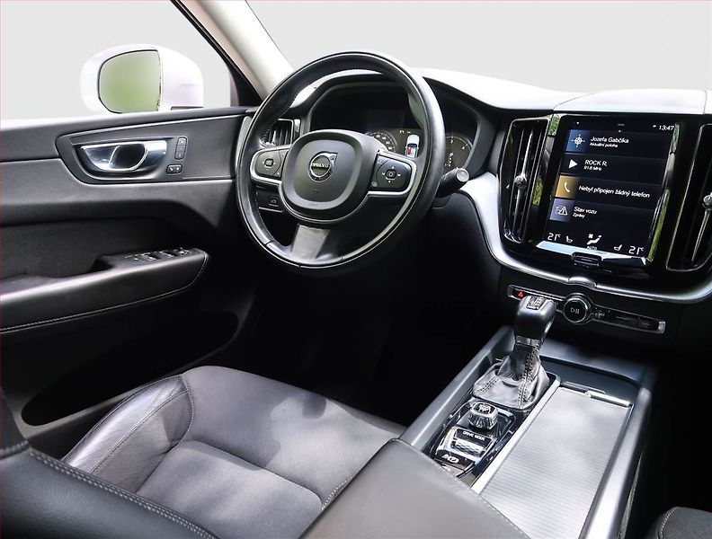 Volvo XC60 (2019) D4 - fotka 7 z 27