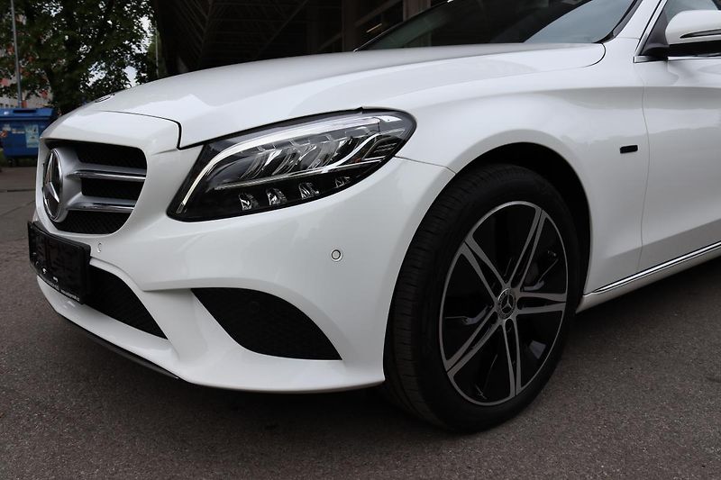 Mercedes-Benz Třídy C 300de PLUG-IN HYB KOMBI 225kW - fotka 5 z 48