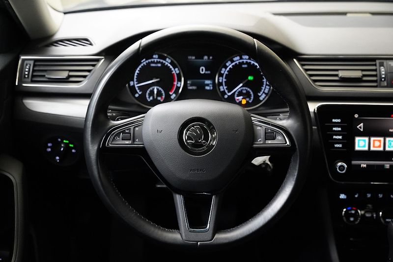 Škoda Superb - fotka 18 z 27
