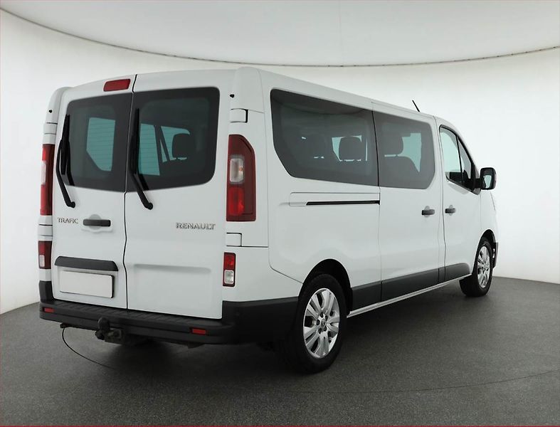 Renault Trafic (2023) 2.0 Blue dCi, Bus, 8Míst, ČR - fotka 5 z 17