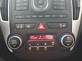 Kia Ceed (2010) 1.6 CRDi, po STK, Tažné - náhled 19