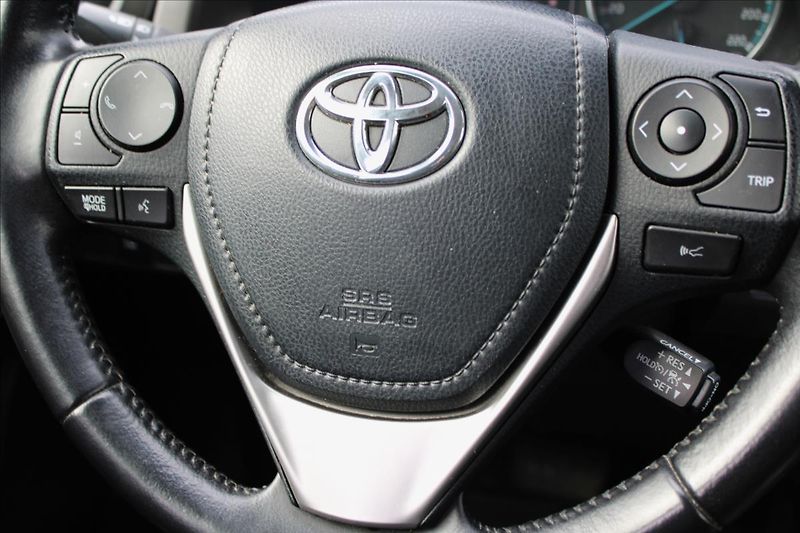 Toyota RAV4 2,5 Hybrid 4x4 LED, NAVI, kůže - fotka 13 z 28